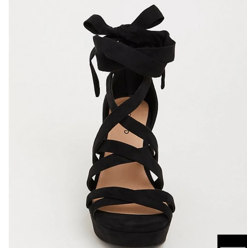 *NIB* Torrid Ankle Wrap Platform Wedge - Size 9 (WW)
